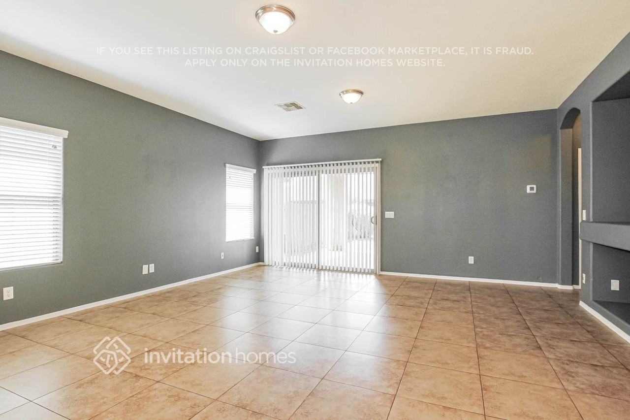 14611 W Acapulco Ln - Photo 3 of 17
