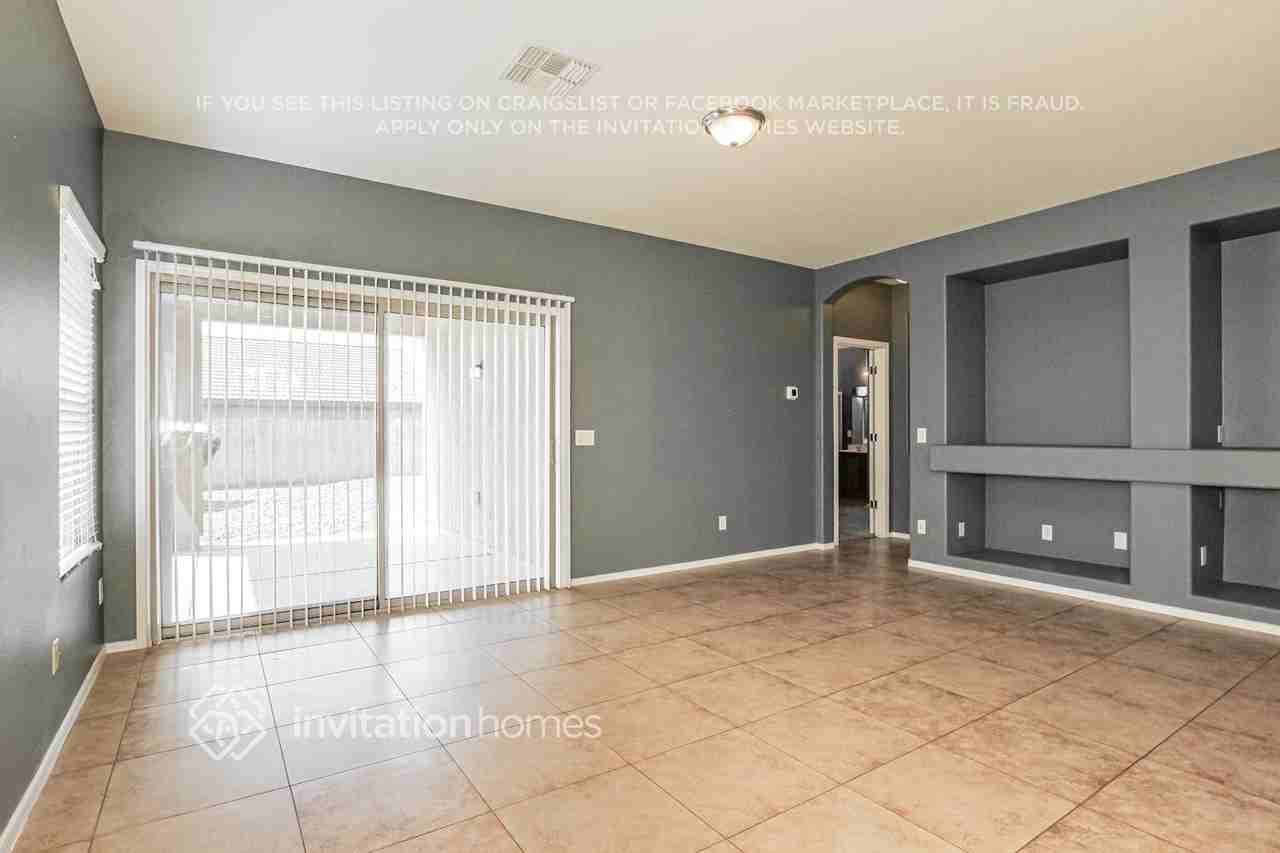 14611 W Acapulco Ln - Photo 4 of 17