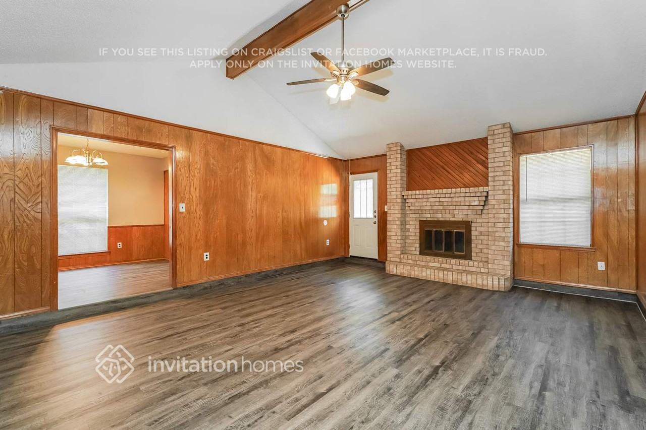 7533 Janetta Dr - Photo 3 of 17