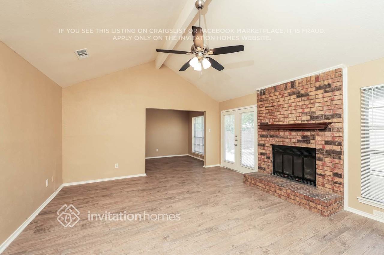 1337 Greenbriar Ln - Photo 4 of 17