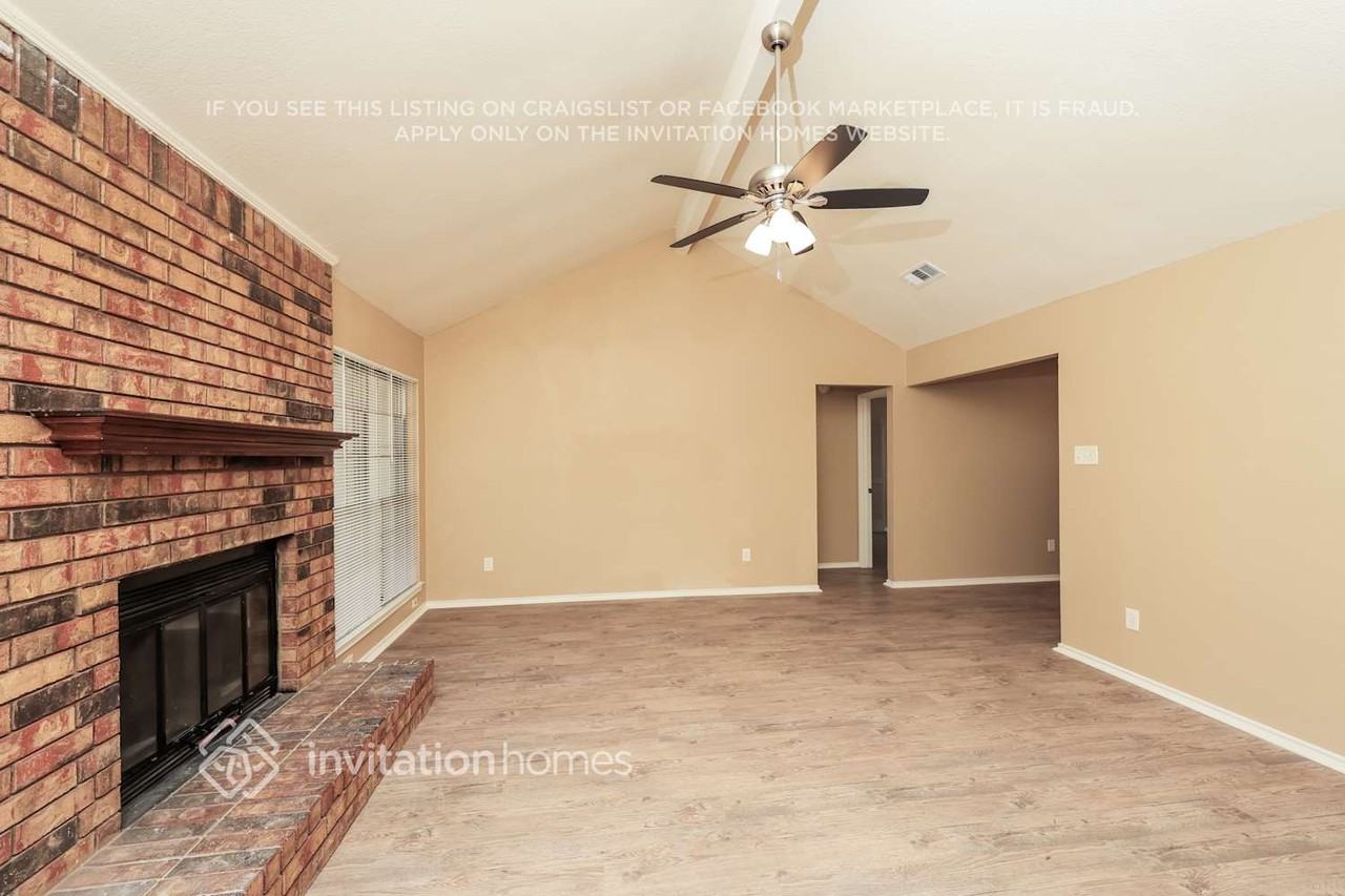 1337 Greenbriar Ln - Photo 5 of 17
