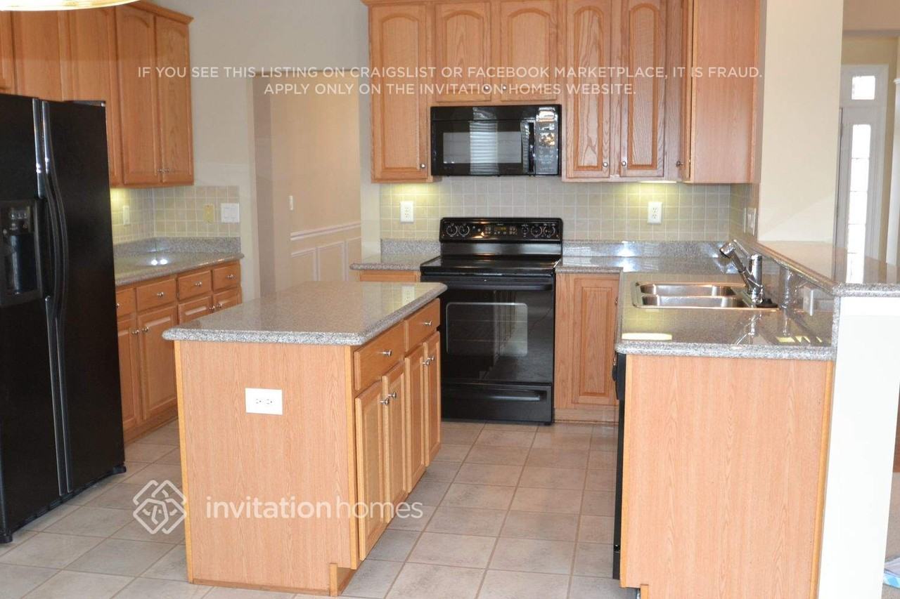 11609 Sidney Crest Ave - Photo 3 of 9