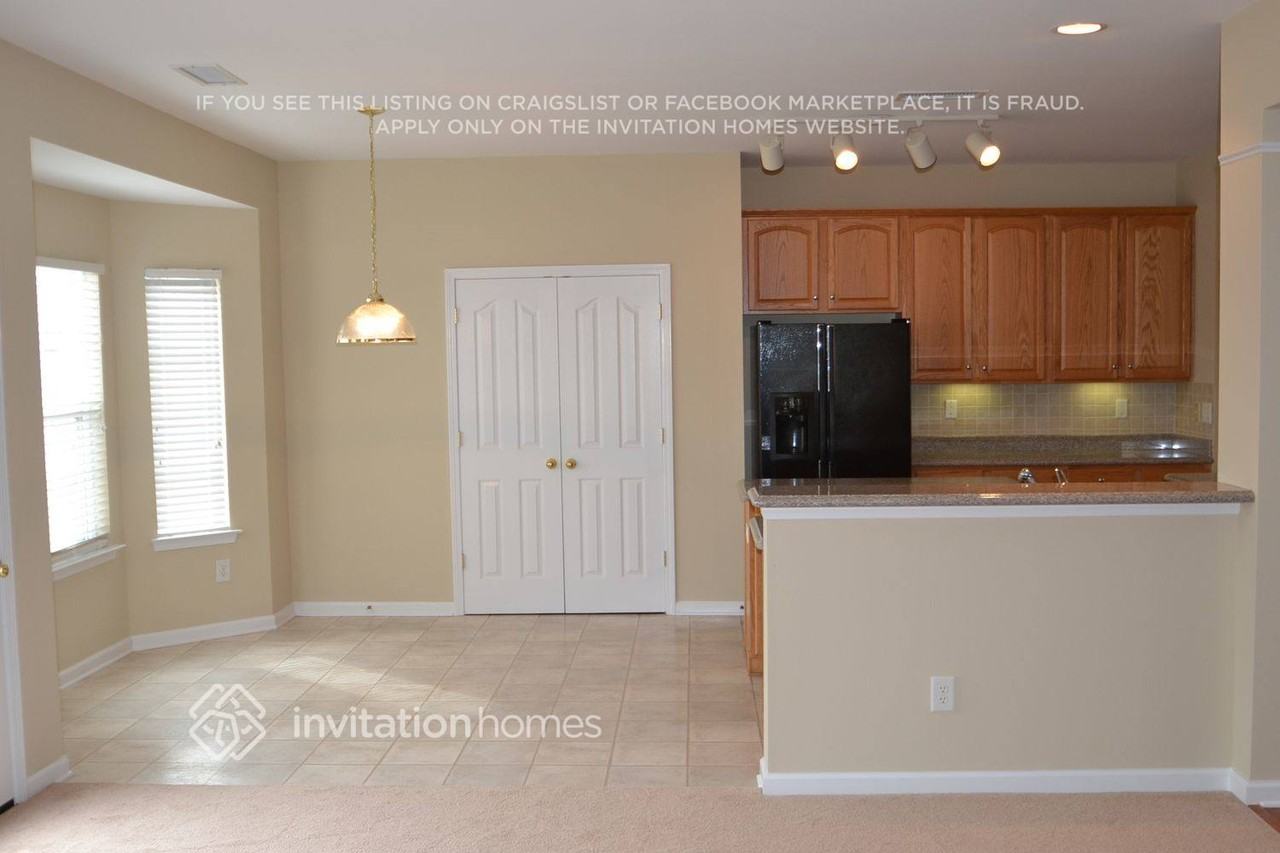 11609 Sidney Crest Ave - Photo 4 of 9