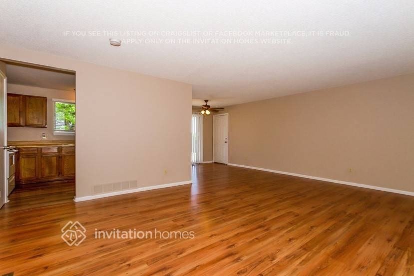 9276 Clermont Dr - Photo 4 of 24