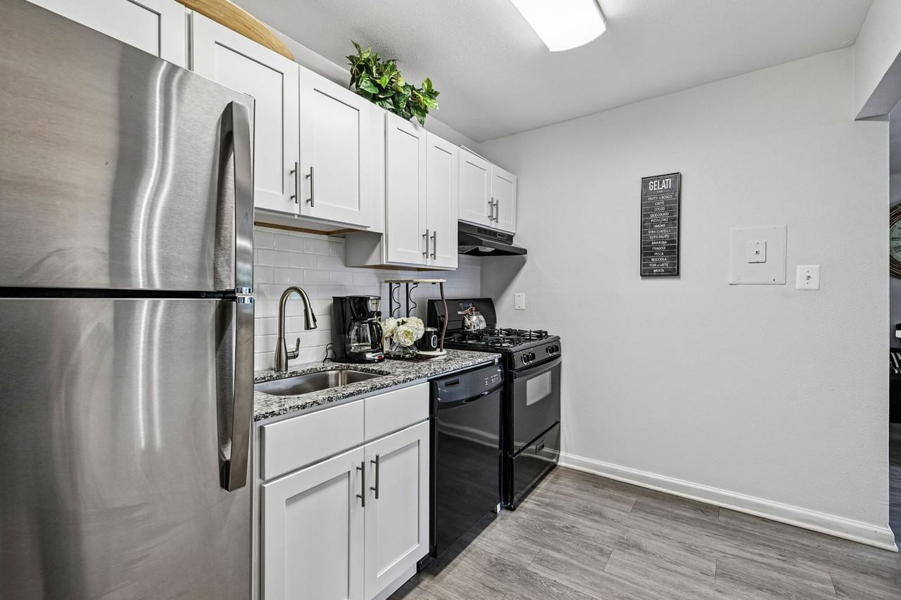 North Hills Apartments - Photo 3 of 32