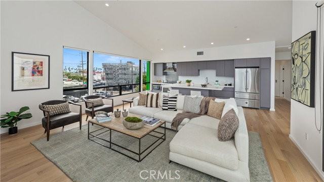 1176 Nelrose Ave #C - Photo 6 of 8
