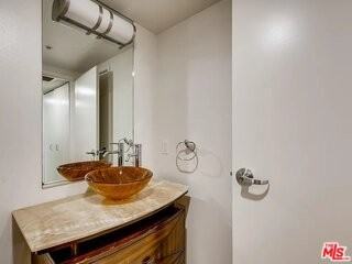 13700 Marina Pointe Dr #1225 - Photo 6 of 8