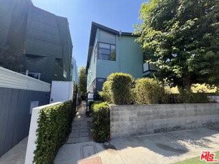 320 Indiana Ave #B - Photo 2 of 8