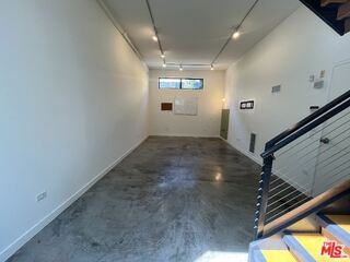 320 Indiana Ave #B - Photo 4 of 8