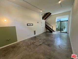 320 Indiana Ave #B - Photo 5 of 8