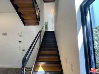 320 Indiana Ave #B - Photo 6 of 8