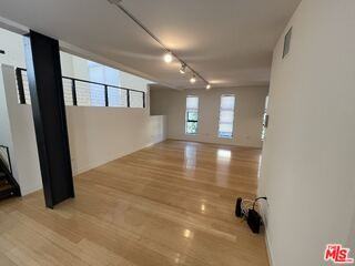 320 Indiana Ave #B - Photo 7 of 8