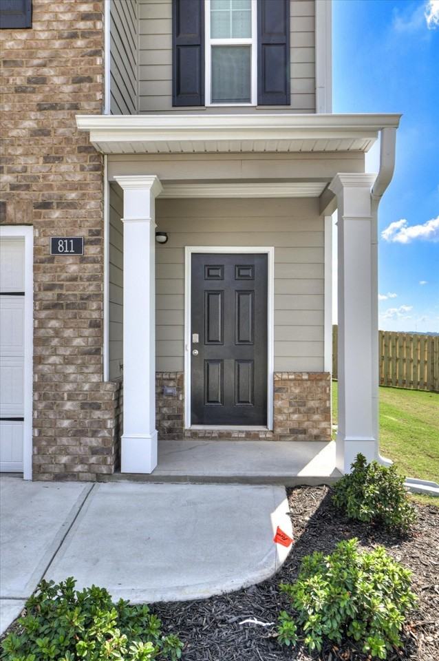 811 Grovebury Ct - Photo 2 of 25