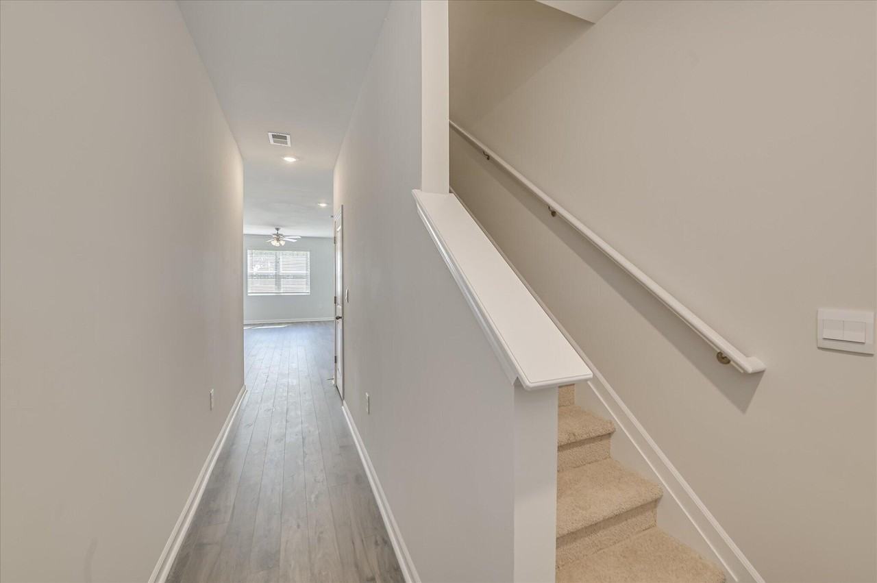 811 Grovebury Ct - Photo 3 of 25
