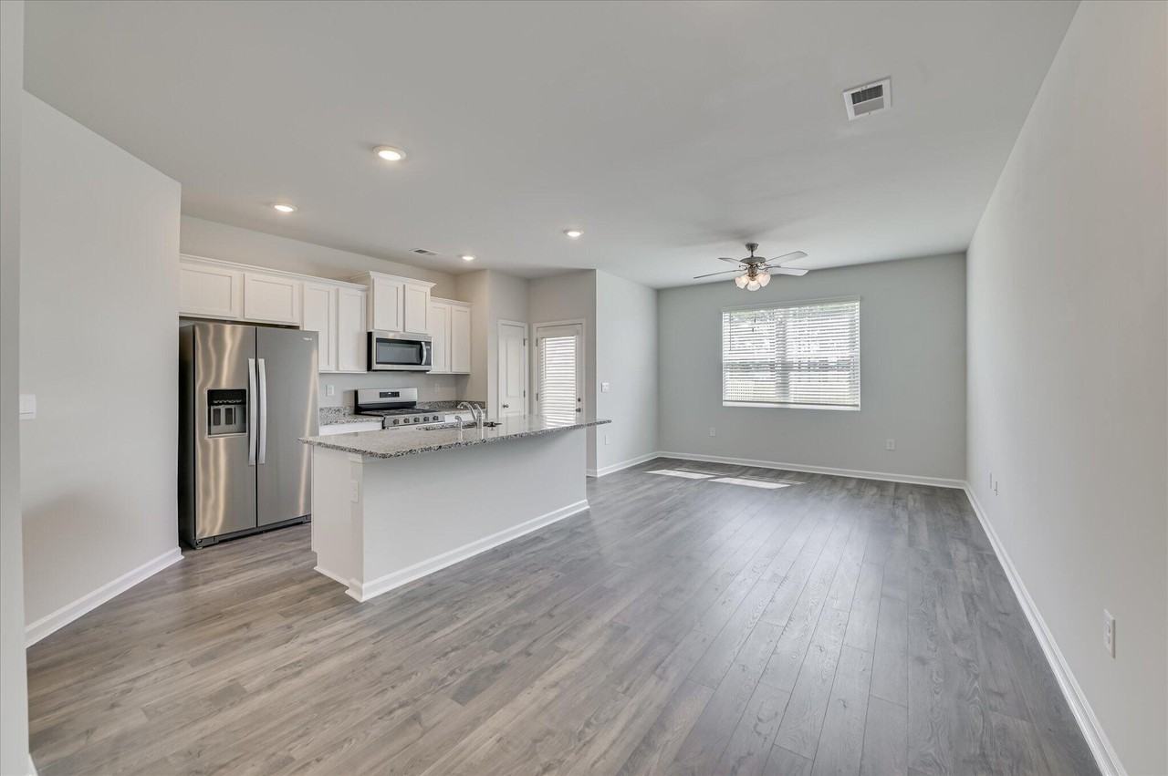 811 Grovebury Ct - Photo 4 of 25