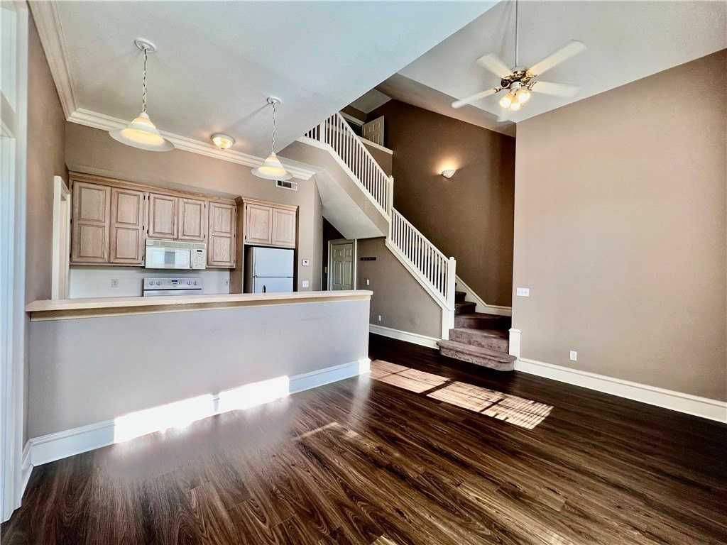 340 N Campbell Ave #10 - Photo 4 of 21