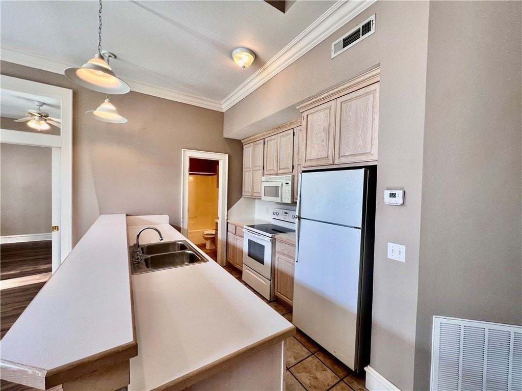 340 N Campbell Ave #10 - Photo 6 of 21