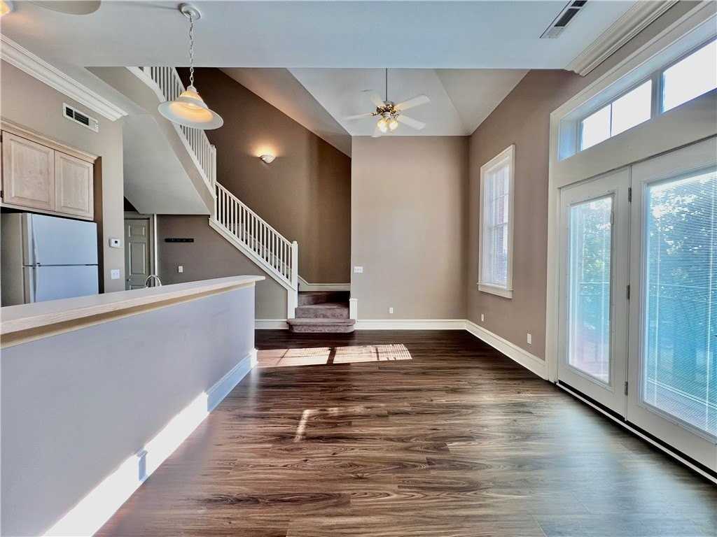 340 N Campbell Ave #10 - Photo 7 of 21