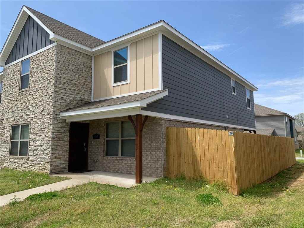 1349 N Corsica Dr - Photo 2 of 15