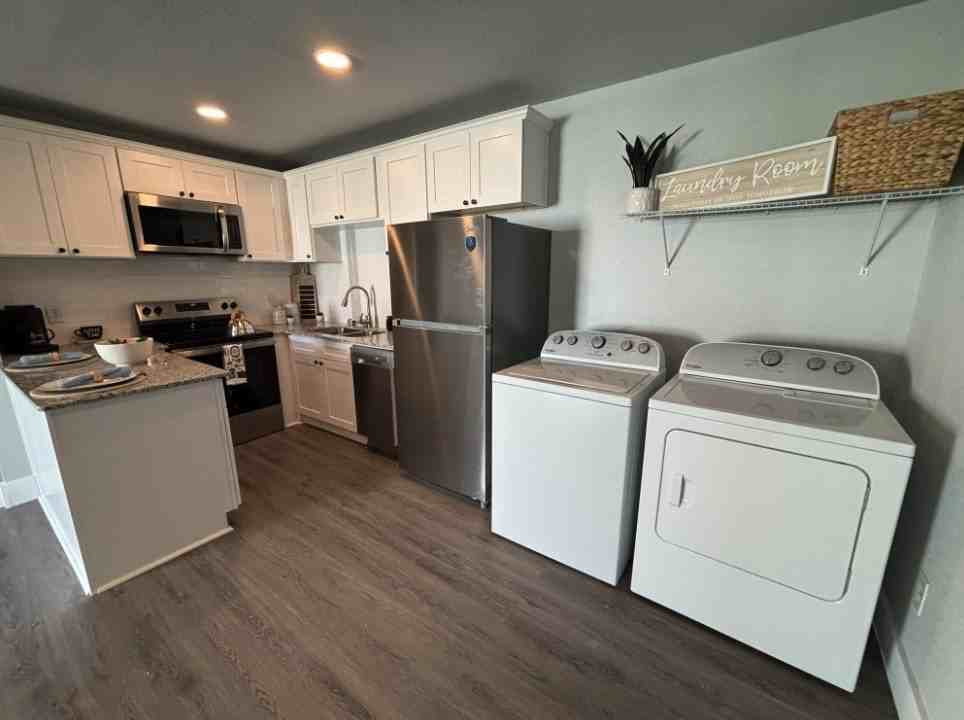 604 E Allen Ave #B - Photo 4 of 9