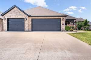 featured image of 1100 Huntleigh Dr