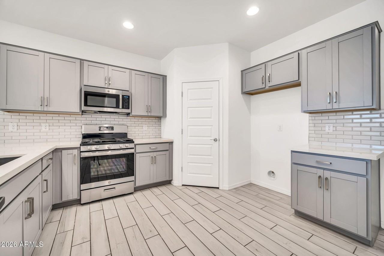 8830 W Pasadena Ave - Photo 3 of 50