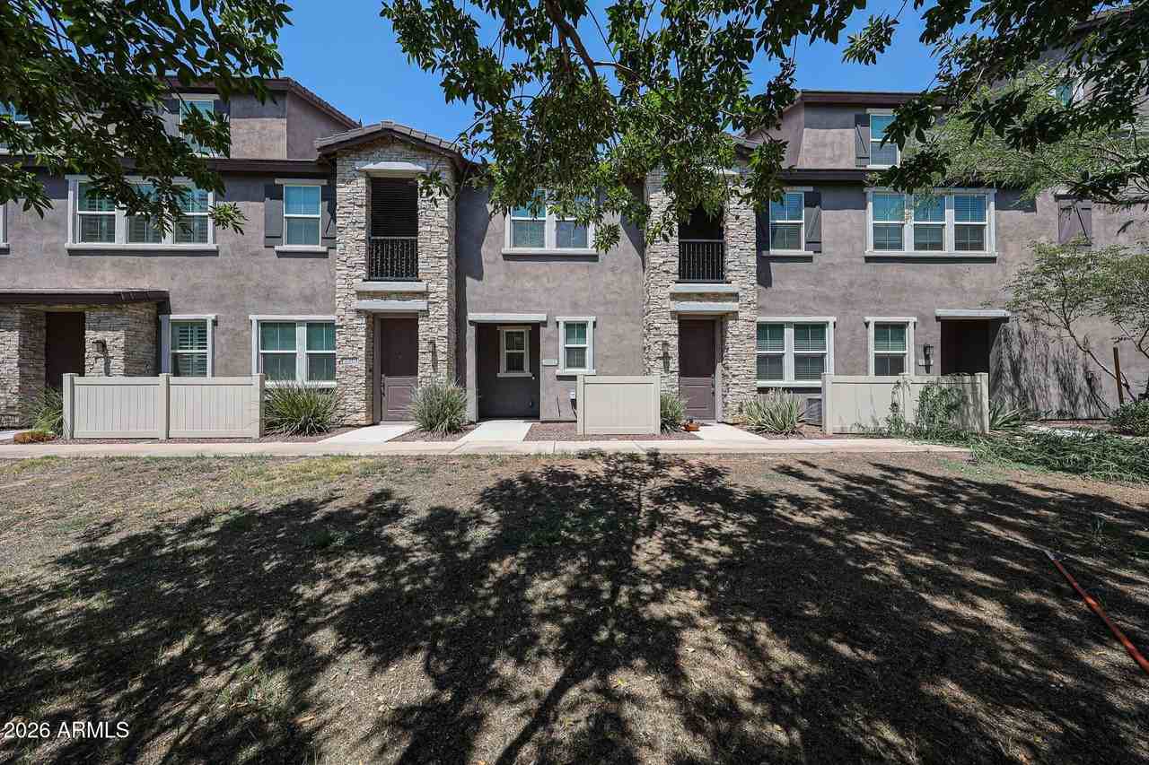 2321 E Hidalgo Ave - Photo 2 of 29