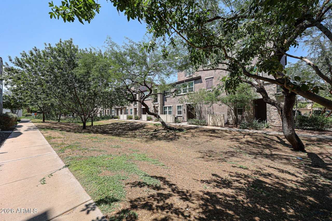 2321 E Hidalgo Ave - Photo 4 of 29