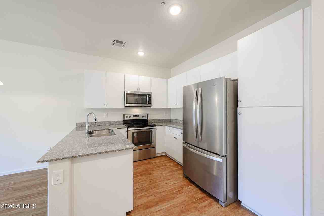 2321 E Hidalgo Ave - Photo 6 of 29