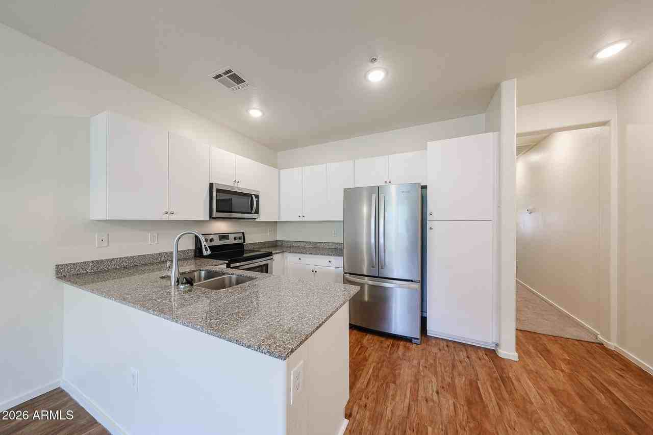 2321 E Hidalgo Ave - Photo 7 of 29