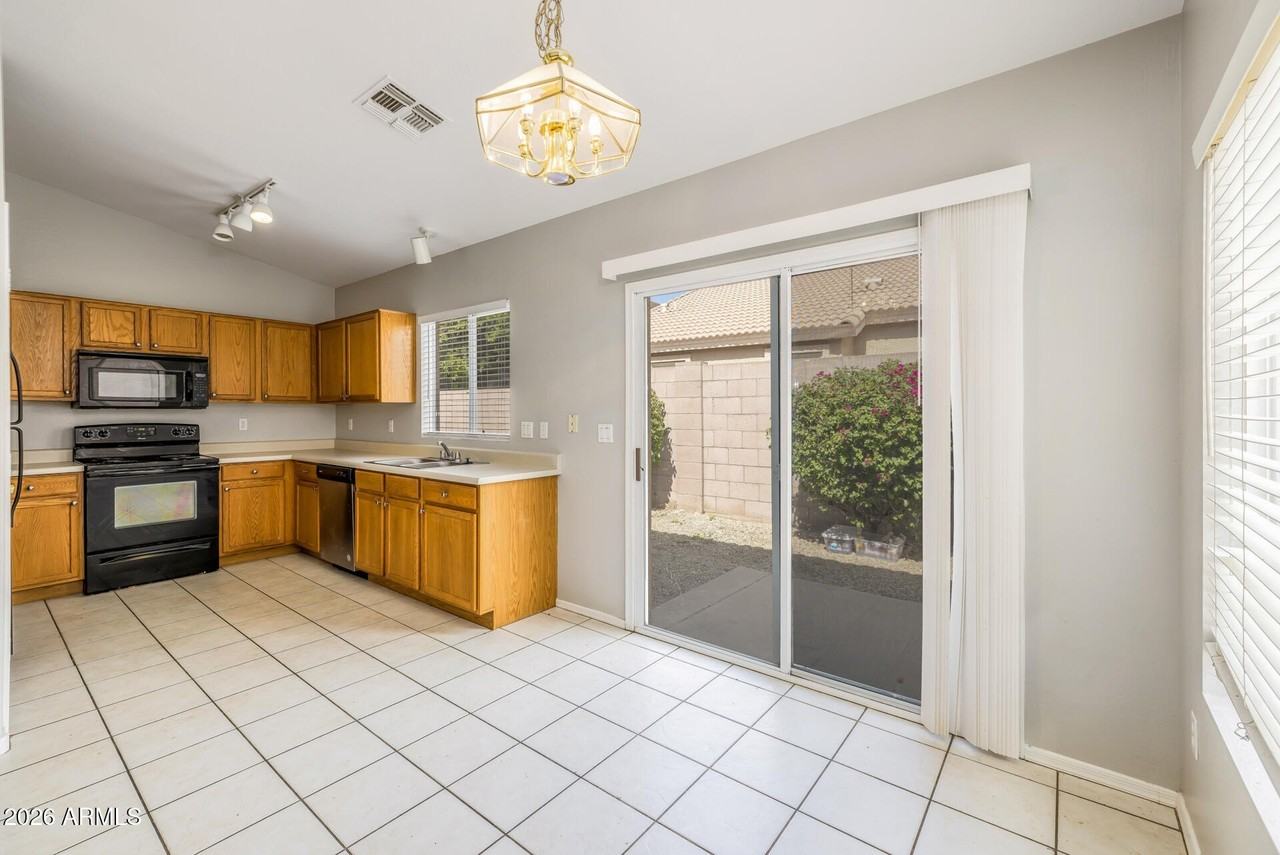 6640 E Russell St - Photo 7 of 27
