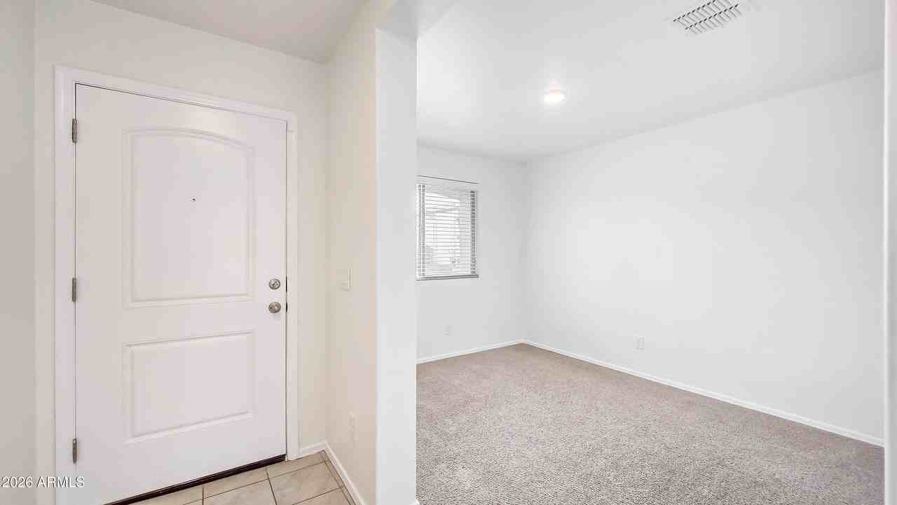 8562 S 253rd Ave - Photo 4 of 20