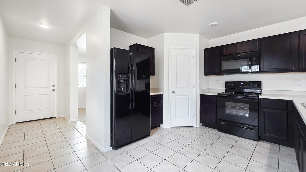 8562 S 253rd Ave - Photo 5 of 20