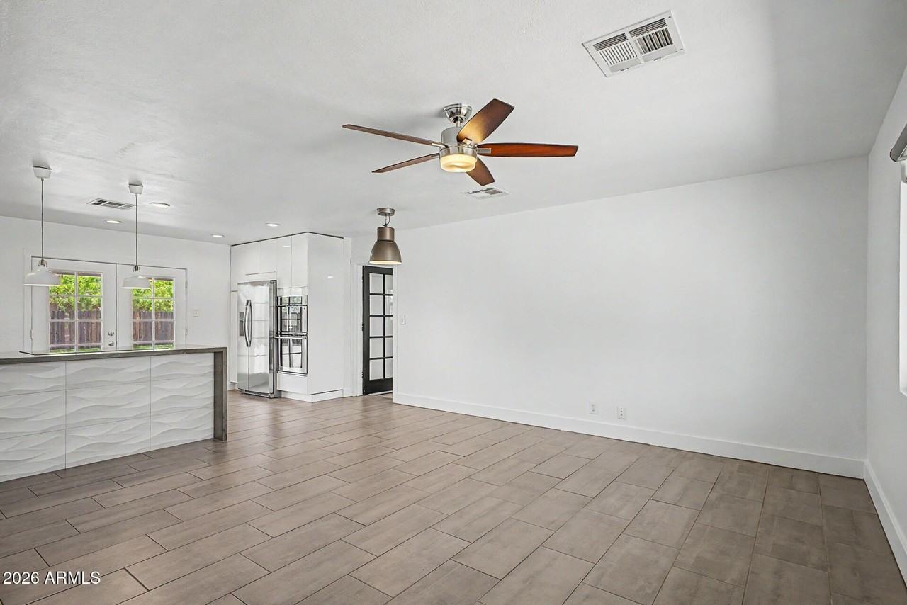 6713 E Latham St - Photo 6 of 25