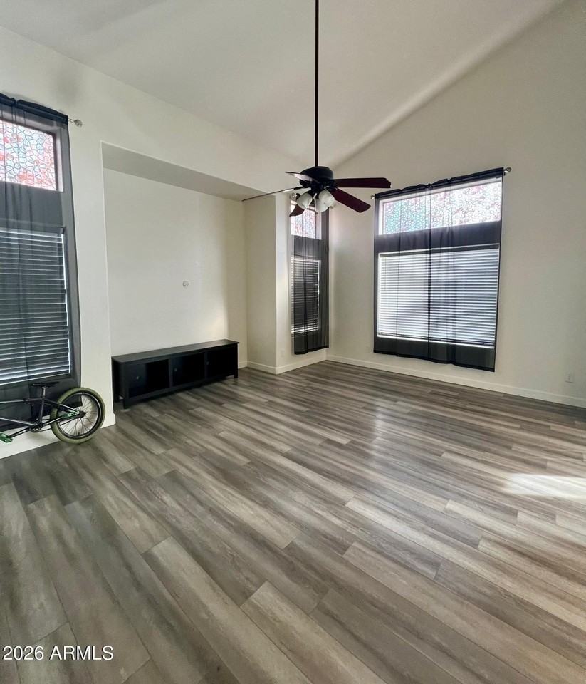 2721 S 108th Ave - Photo 4 of 25
