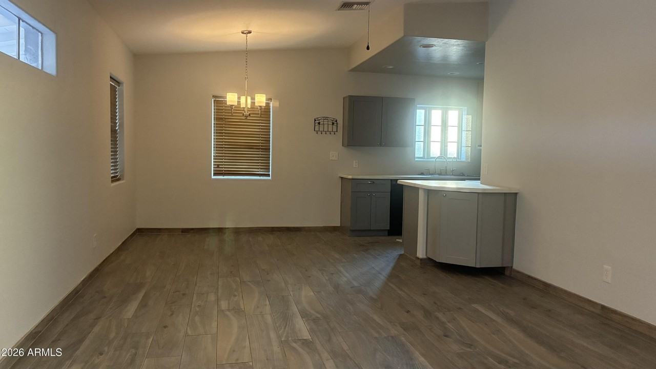 2336 W Orange Dr - Photo 4 of 19