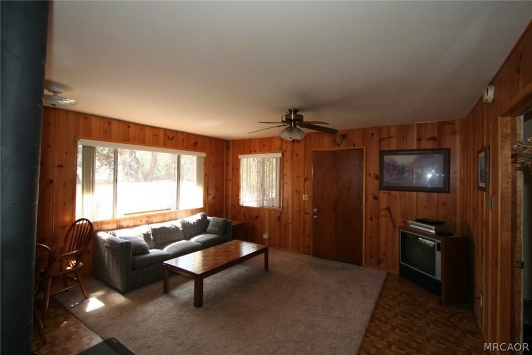 457 Cedar Ln - Photo 4 of 18