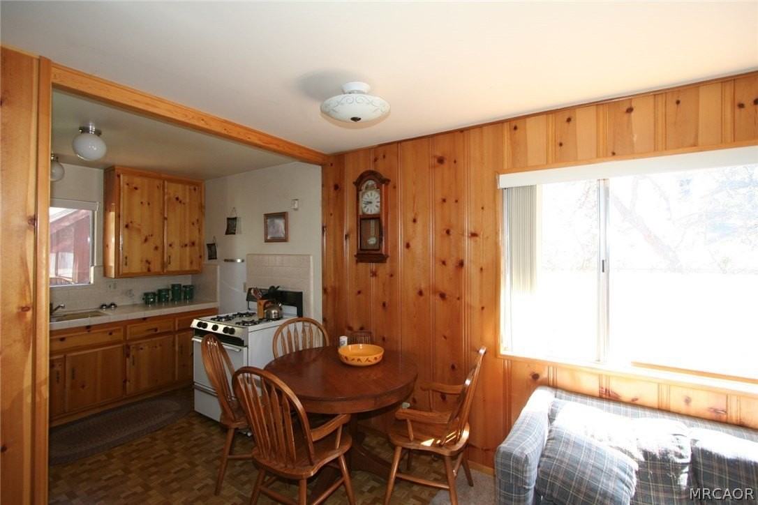 457 Cedar Ln - Photo 5 of 18