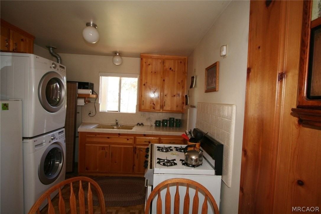 457 Cedar Ln - Photo 6 of 18