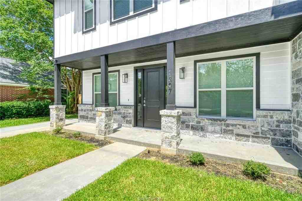 1307 Bayou Woods Dr - Photo 4 of 45