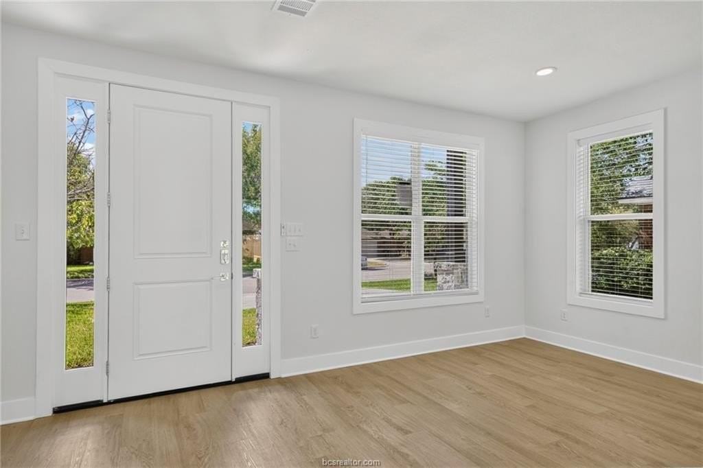 1307 Bayou Woods Dr - Photo 5 of 45