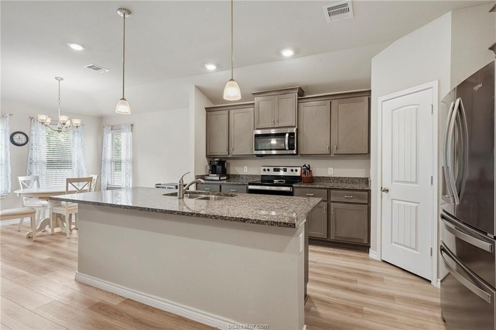 2042 Rock Ridge Ave - Photo 2 of 23