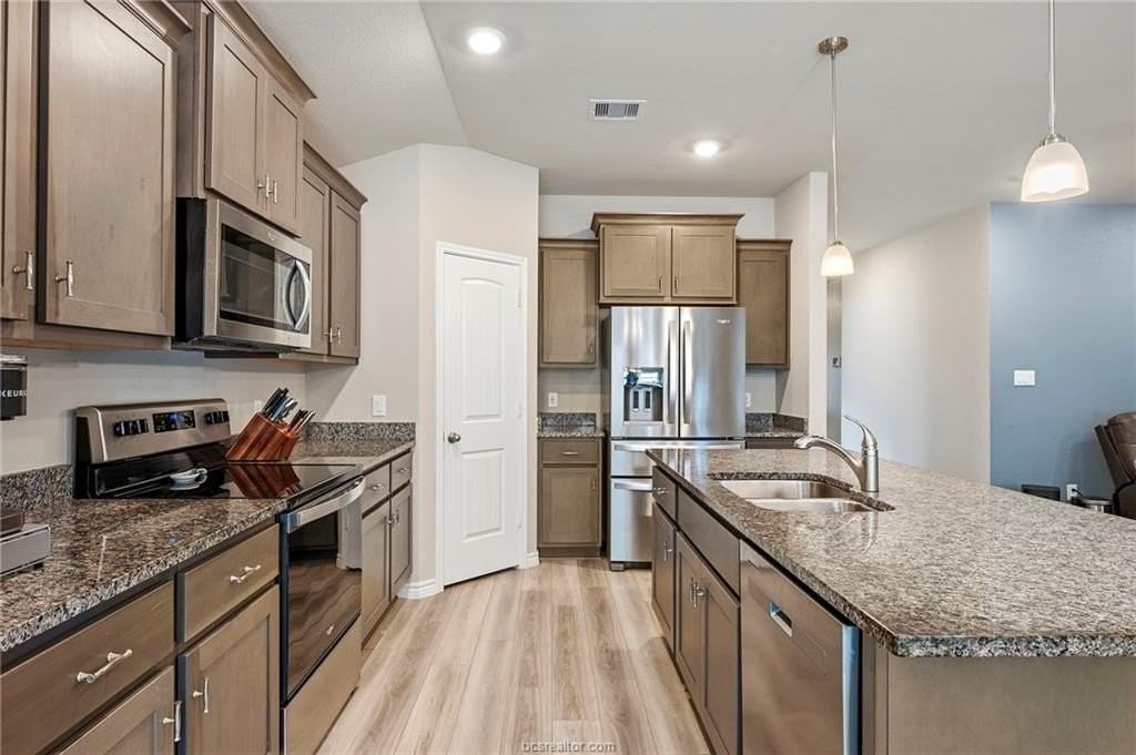 2042 Rock Ridge Ave - Photo 3 of 23