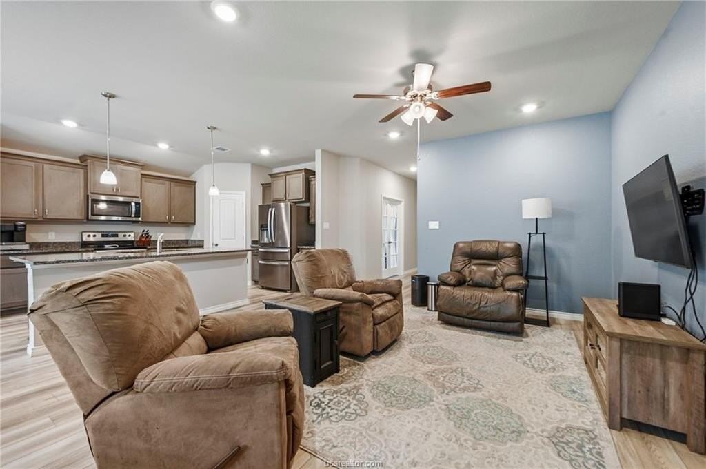 2042 Rock Ridge Ave - Photo 5 of 23