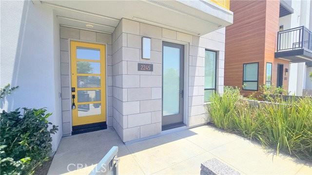 2245 Skylar Pl - Photo 2 of 8