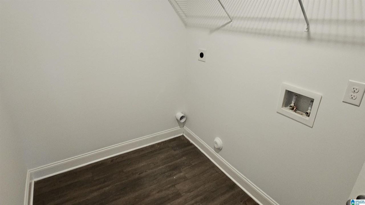 228 Hillcrest Dr - Photo 2 of 12