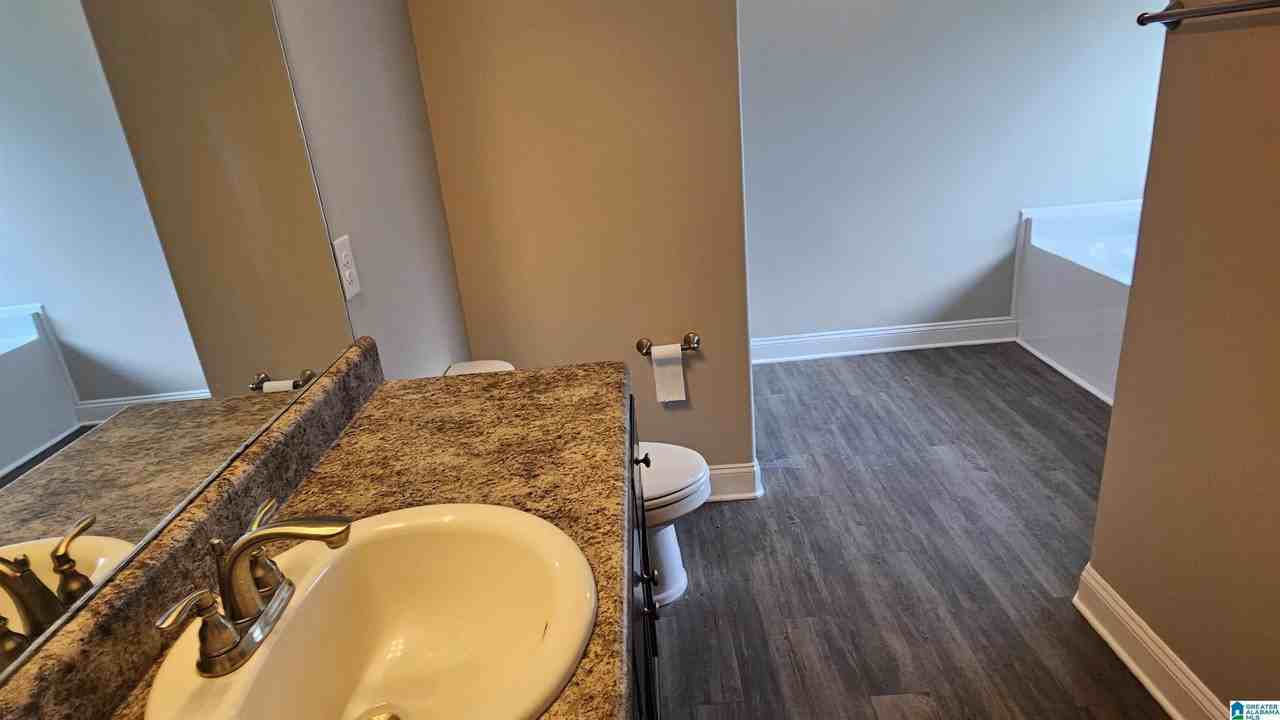 228 Hillcrest Dr - Photo 4 of 12