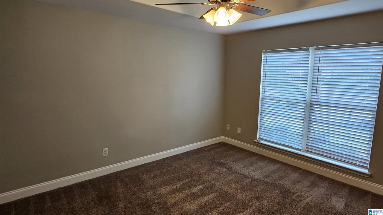228 Hillcrest Dr - Photo 5 of 12