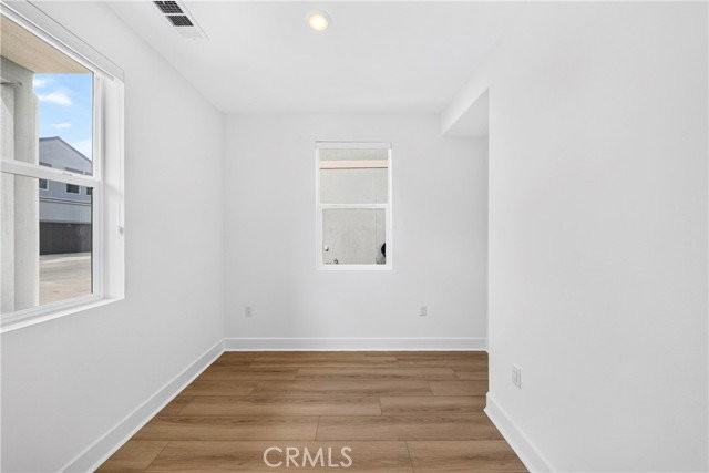 1041 Citron Dr - Photo 3 of 8