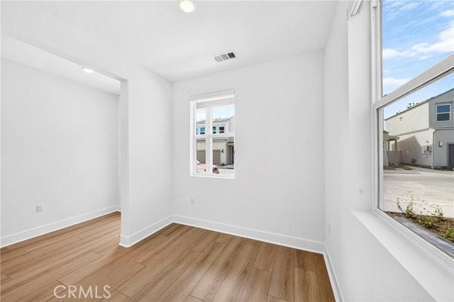 1041 Citron Dr - Photo 4 of 8